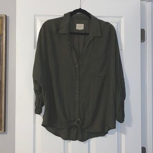 American Eagle sz Medium oversized olive button up